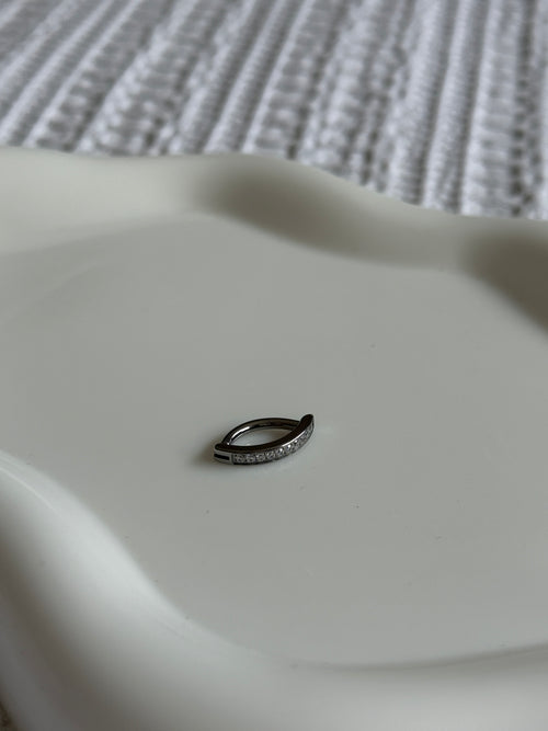 Curve belly ring