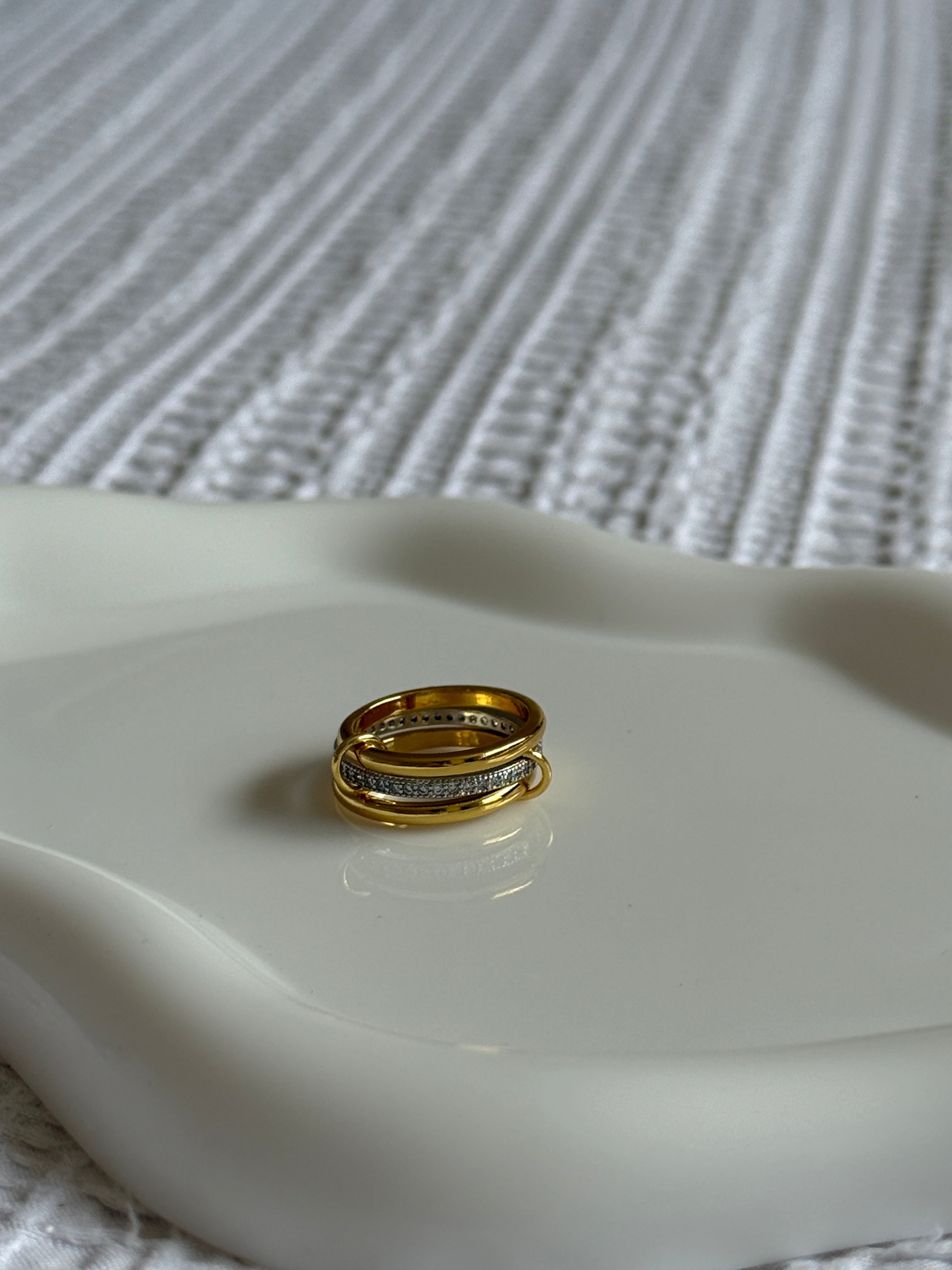 Evie fidget ring